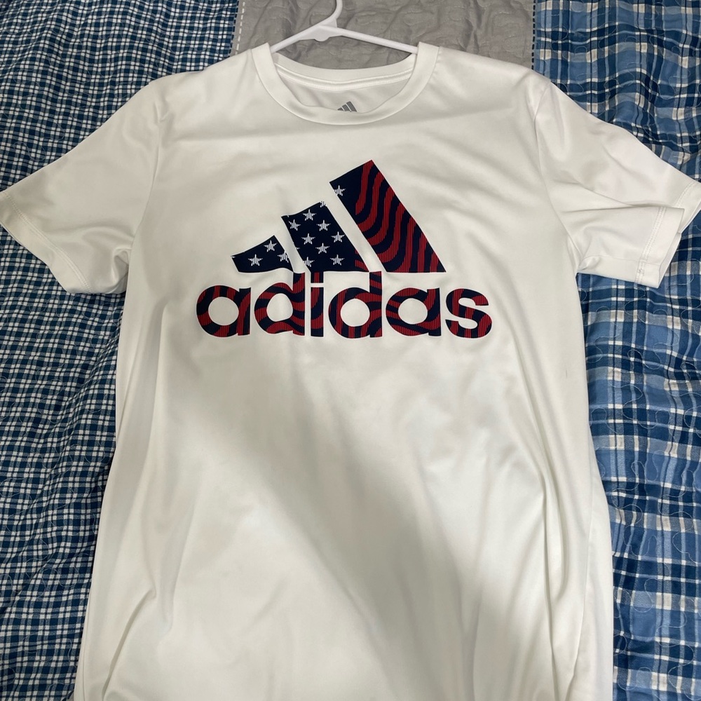 Kids adidas USA logo shirt XL